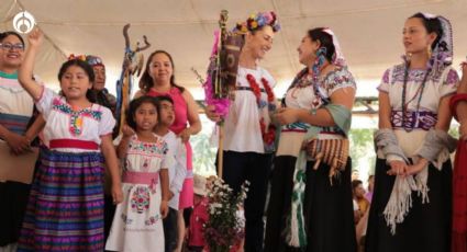 Claudia Sheinbaum recibe bastón de mando de los pueblos originarios