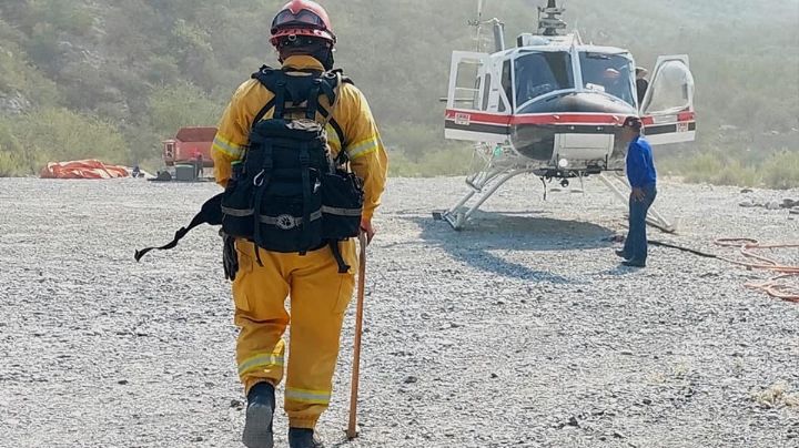 Ola de calor en NL: combaten incendio forestal en La Huasteca