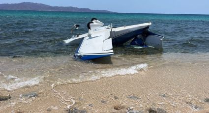 Se desploma avioneta privada en playa de 'El Sargento' cerca de La Paz