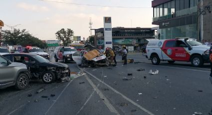 Choque múltiple deja dos muertos y cinco heridos en Monterrey