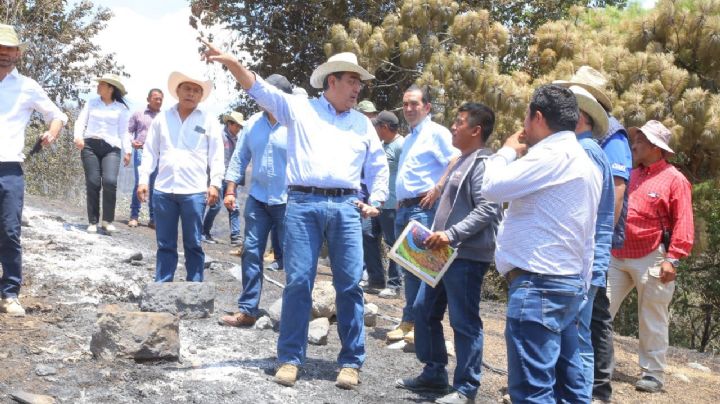 Refuerza Gobierno de Puebla labores para extinguir incendio forestal en Zacatlán