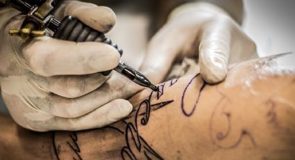 ¡Cuidado! Ni se te ocurra nadar en el mar si te acabas de hacer un tatuaje