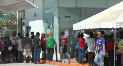 Adultos mayores esperan bajo el sol hasta tres horas para recibir su pensión de Bienestar