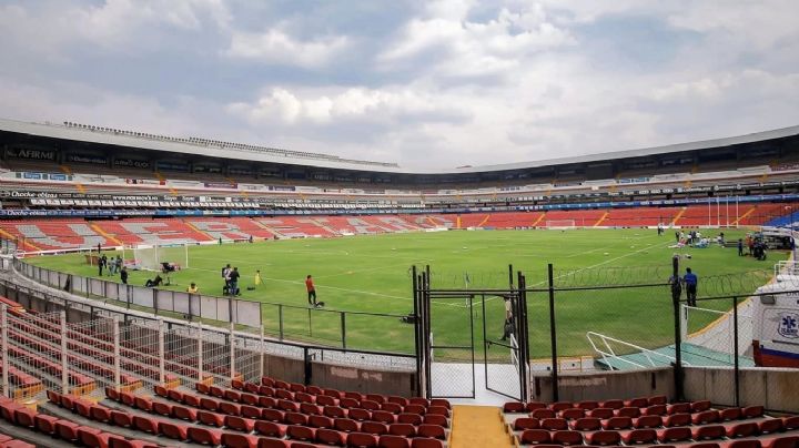 Multan a gallos de Querétaro por su 'desastrosa' cancha; gobierno no ayudará a pagar multa