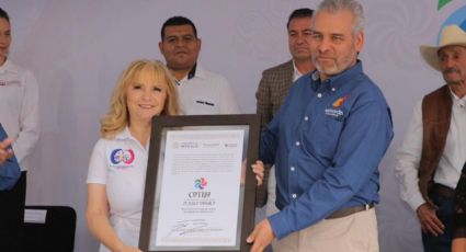 Alfredo Ramírez Bedolla entrega reconocimiento de 'Pueblo Mágico' a alcaldesa de Cotija