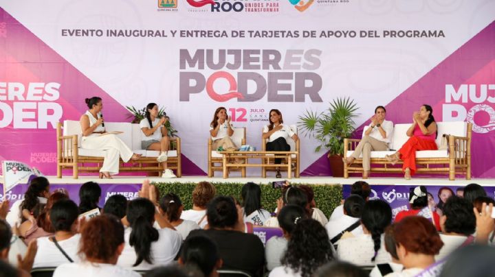 Mara Lezama entrega primeras tarjetas de "Mujer Es Poder"