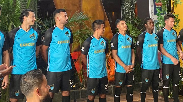 Las 'iguanas' del Cancún FC presentan su plantilla y uniformes con referencia a la cultura maya