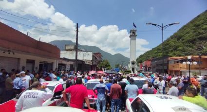 Taxistas del grupo 'Grito' bloquean vialidades de Orizaba en contra del servicio 'Gallo'