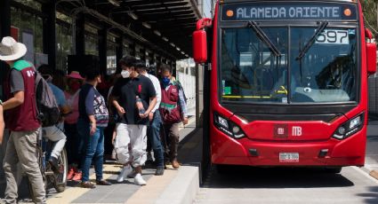 ¿Cambia 'la hora pico' en CDMX? Transporte público se satura en la comida