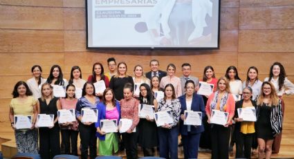 Capacitan a mujeres empresarias en estrategia comercial de negocios