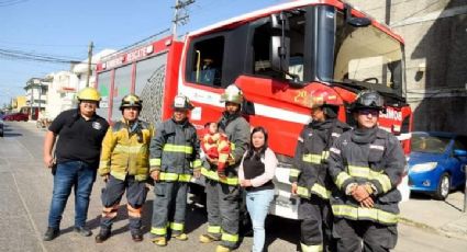 Vulcanos de Madero cumplen sueño de ser 'bomberito' a niño que murió por cáncer