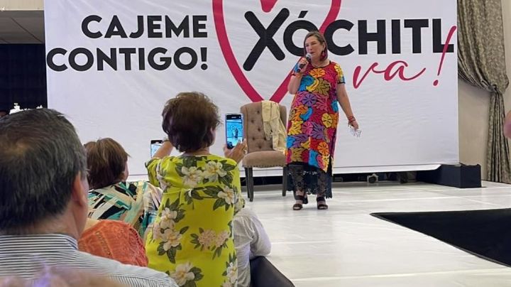 Xóchitl Gálvez presume en Sonora ‘espectacular de cartón’ con un costo de 5 pesitos