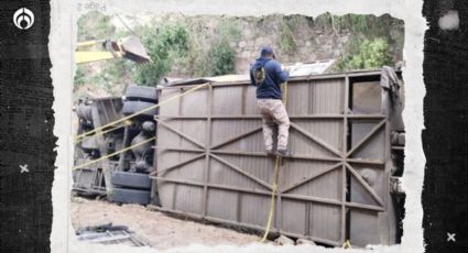 Cae autobús a barranco en Oaxaca y mueren 27 personas