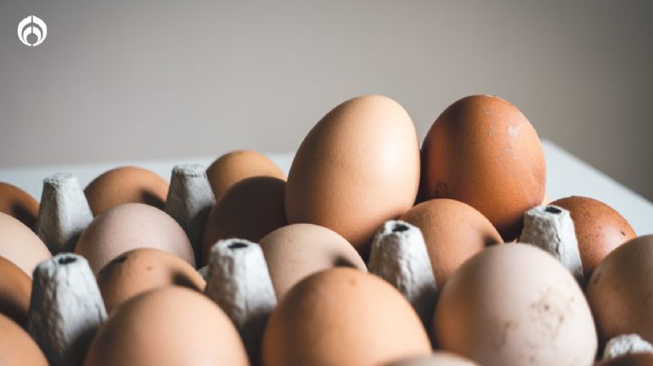 La preocupante razón por la que nunca debes guardar los huevos con la punta hacia abajo