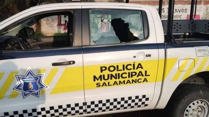 Robo de vehículo termina en balacera contra oficiales en Salamanca; no se reportan heridos