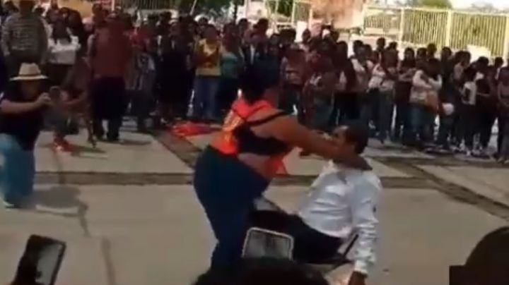 (VIDEO) Captan a funcionario de León en 'baile erótico' durante evento oficial