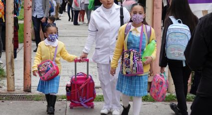 ¿'A la guerra sin fusil'? Regresan a clases 3.7 millones de estudiantes sin libros de la SEP