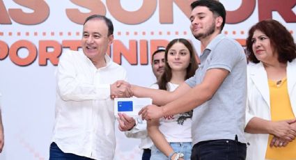 Entrega Alfonso Durazo becas en Caborca