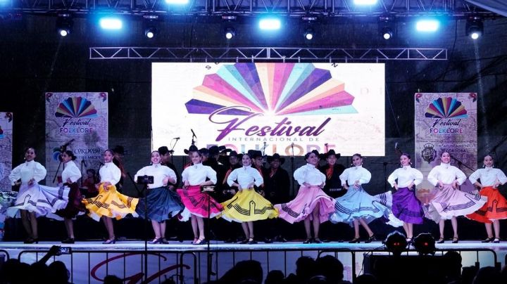 (FOTOS) Festival Folklore 2023: roba aplausos Colombia con su exhibición gala en teatro Pedro Díaz