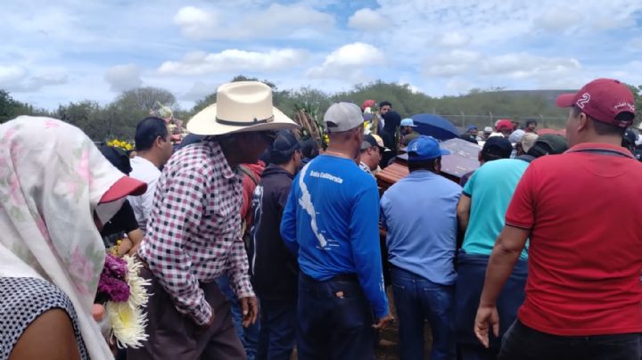 Sepultan a fallecidos del fatal accidente de tren ocurrido en "El Marques"