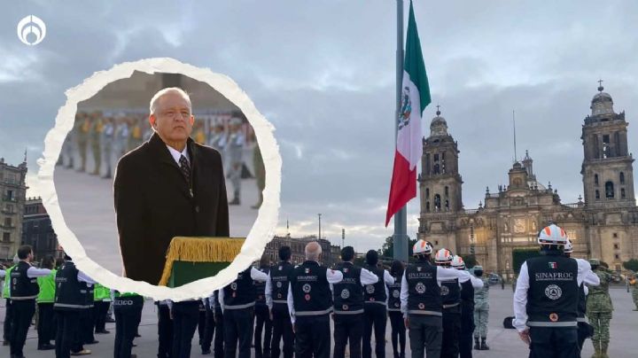 (VIDEO) Honran a víctimas del 19-S: izan bandera en el Zócalo por sismos