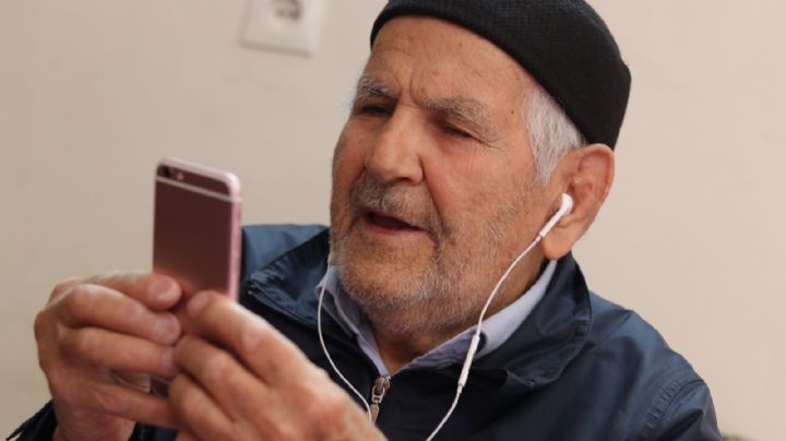 Ofrecen terapia musical a personas con Alzheimer