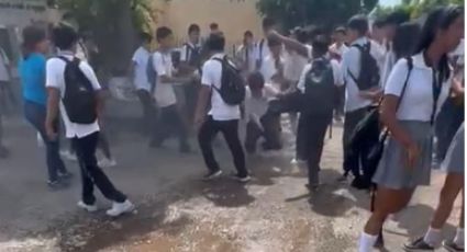 (VIDEO) Salvaje golpiza dan estudiantes a compañero en Cd. Obregón y lo mandan al hospital