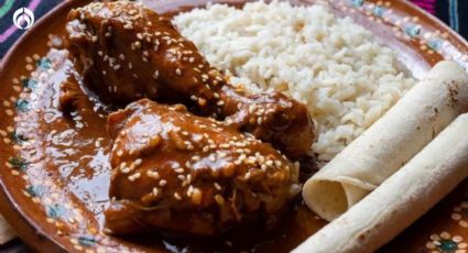 El secreto para hacer que el pollo con mole quede espeso y sabroso