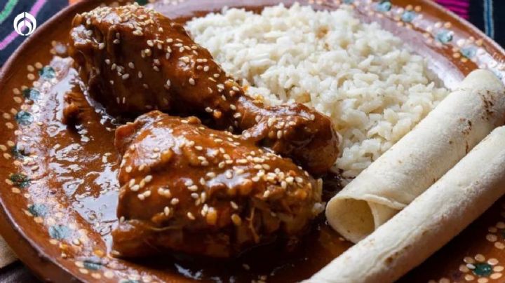 El secreto para hacer que el pollo con mole quede espeso y sabroso