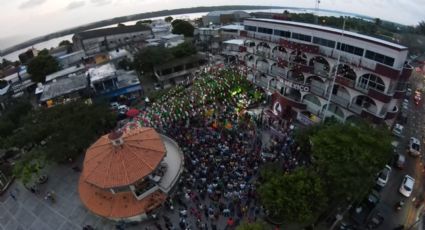 (VIDEO) Vecinos se manifiestan contra relleno sanitario impuesto por AMLO en Nanchital, Veracruz