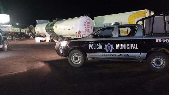 Aseguran tráiler cargado con huachicol en San Juan del Río, Querétaro