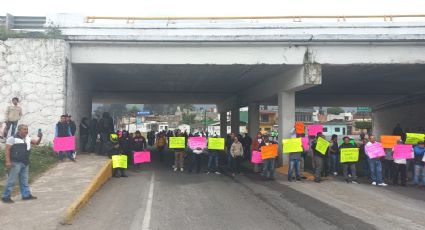 Taxistas bloquean Orizaba: protestan contra operativos "Quieren llenar las arcas del Gobierno"