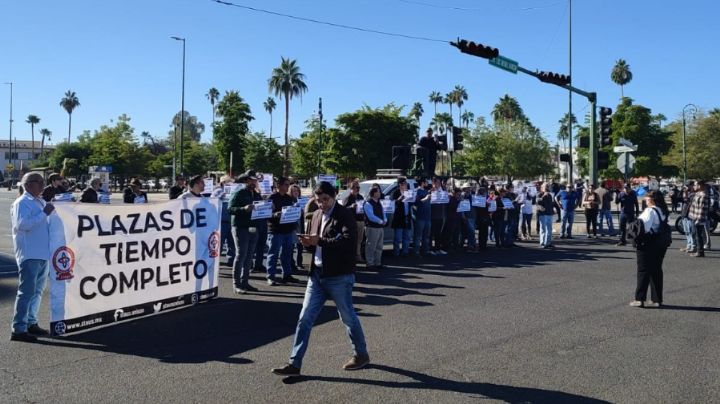 Sindicato de la UNISON toman principales arterias de Hermosillo por plazas vacantes