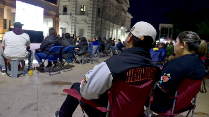 Fanáticos viven gran emoción con juego de 'Los Naranjeros' en Plaza Zaragoza