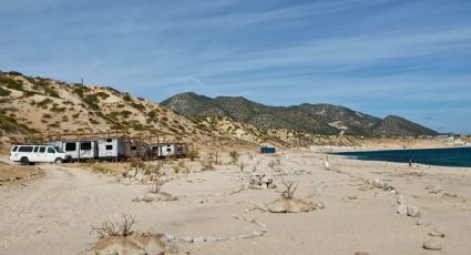 ¿Gentrificación en la playa? Extranjeros se adueñan de 'Agua Caliente' paraíso termal en La Paz