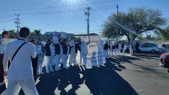 Empleados de salud protestan por irregularidades laborales en Sonora