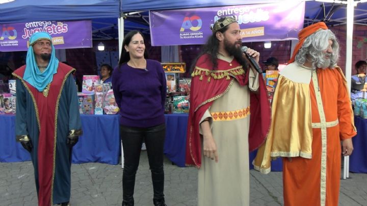 ¡Ya llegaron los Reyes Magos a Álvaro Obregón! Regalan juguetes a niños y niñas