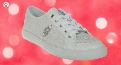 Outlet Liverpool pone a precio de regalo los tenis GUESS blancos que son clásicos y cómodos