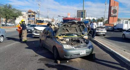 Triple choque deja 3 lesionados en Hermosillo; una conductor quedó prensada en su auto