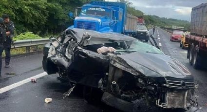 ¡Viven de milagro! Sujetos en estado de ebriedad chocan contra tráiler cargado de blocks en Veracruz