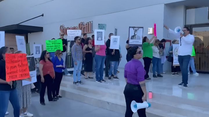 Empleados del PJF protestan en Sonora frente a autoridades norteamericanas