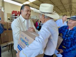 Entregan apoyos alimentarios en comunidades de San Juan del Río