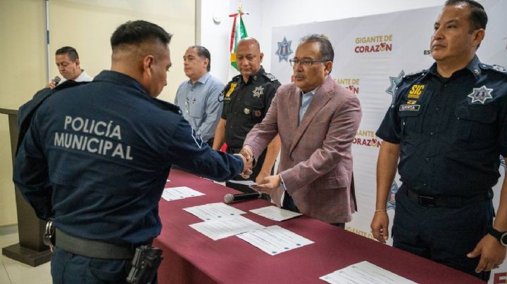 Entregan reconocimientos a policías de Escobedo NL