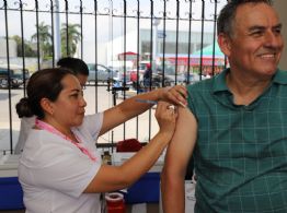 Refuerzan vacunación contra influenza, COVID-19 y neumonía en Tamaulipas