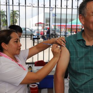 Refuerzan vacunación contra influenza, COVID-19 y neumonía en Tamaulipas