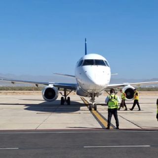 Aeropuerto de La Paz reanuda vuelos desde Los Ángeles tras largos 10 años de espera