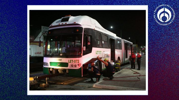 (VIDEO) ¡Abandonen la 'nave'! Corto circuito causa incendio en autobús en León