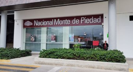 Huelga en Monte Piedad: con banderas rojinegras empleados exigen aumento salarial