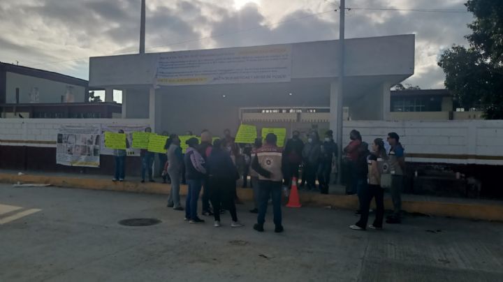 Padres de familia protestan por desvío de recursos en escuela de Altamira