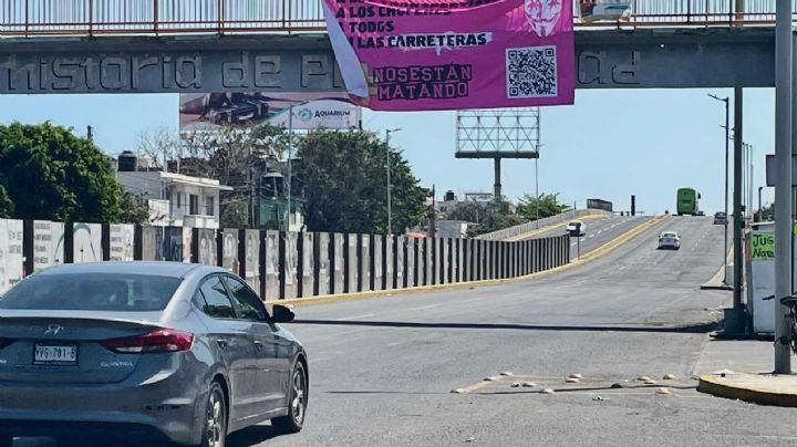 "Nos estan matando": aparecen lonas en Veracruz para exigir seguridad a transportistas